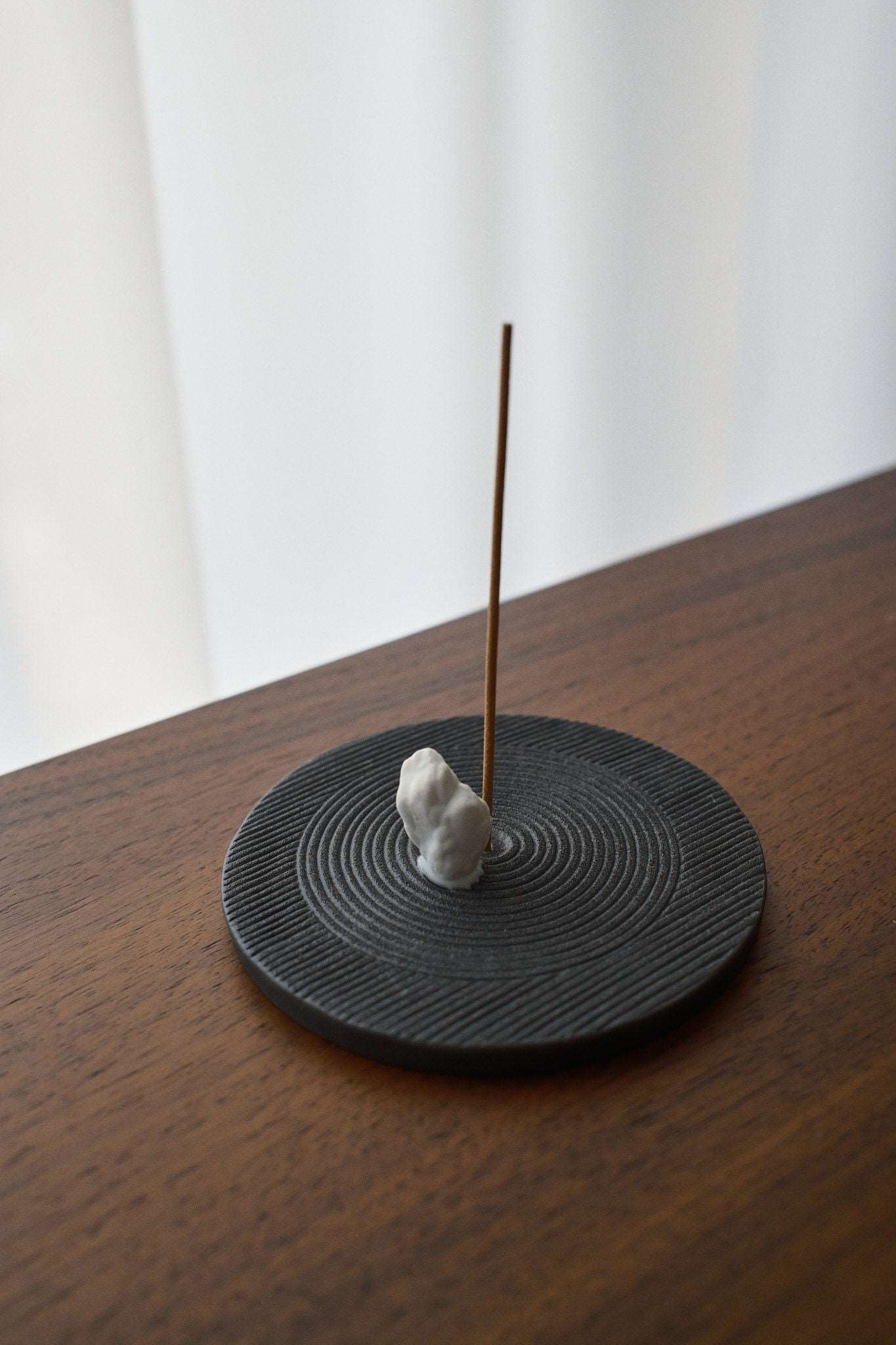Concrete Japanese Zen Garden Inspired Incense Holder (Black/White) - Image 3
