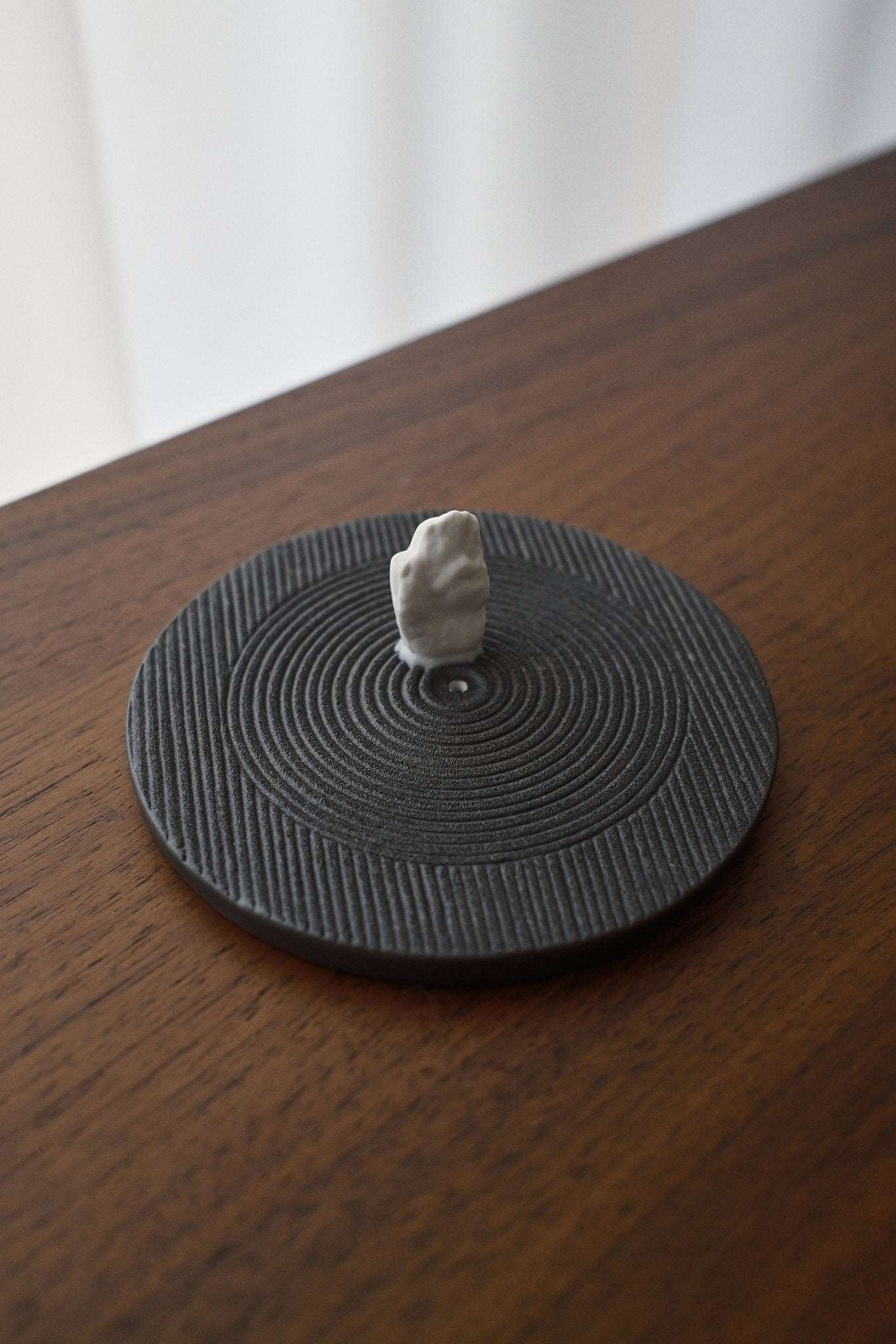 Concrete Japanese Zen Garden Inspired Incense Holder (Black/White) - Image 4