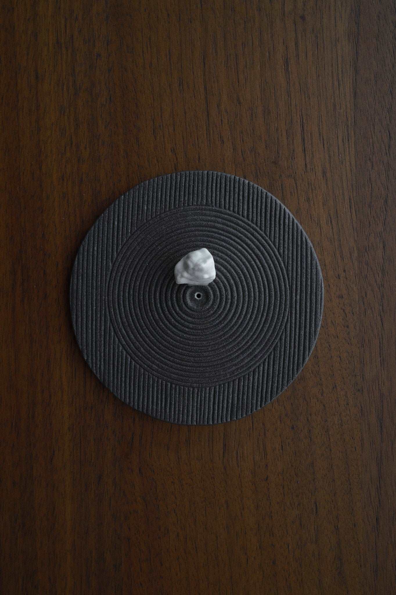 Concrete Japanese Zen Garden Inspired Incense Holder (Black/White) - Image 5