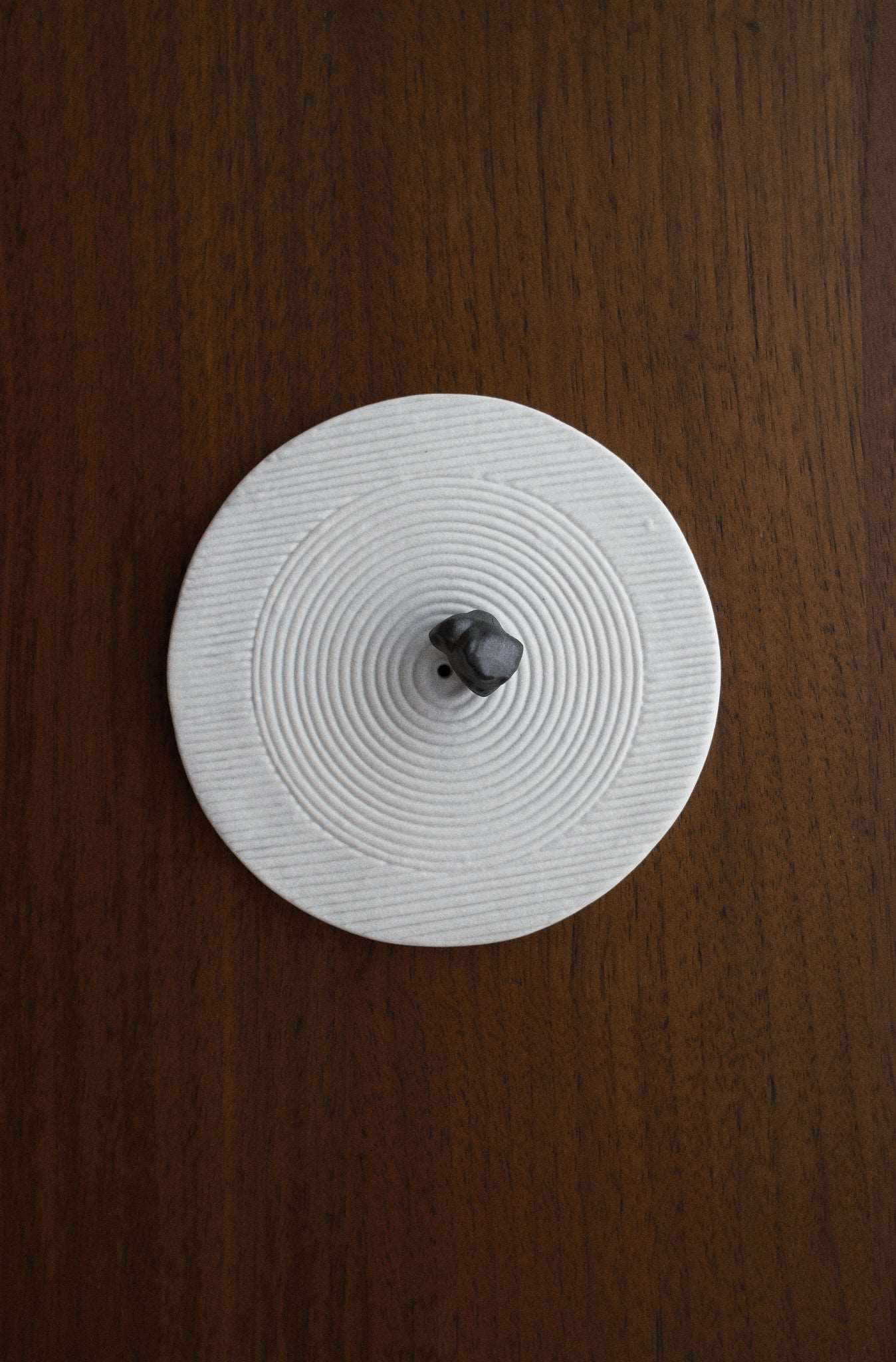 Concrete Japanese Zen Garden Inspired Incense Holder (Black/White) - Image 7